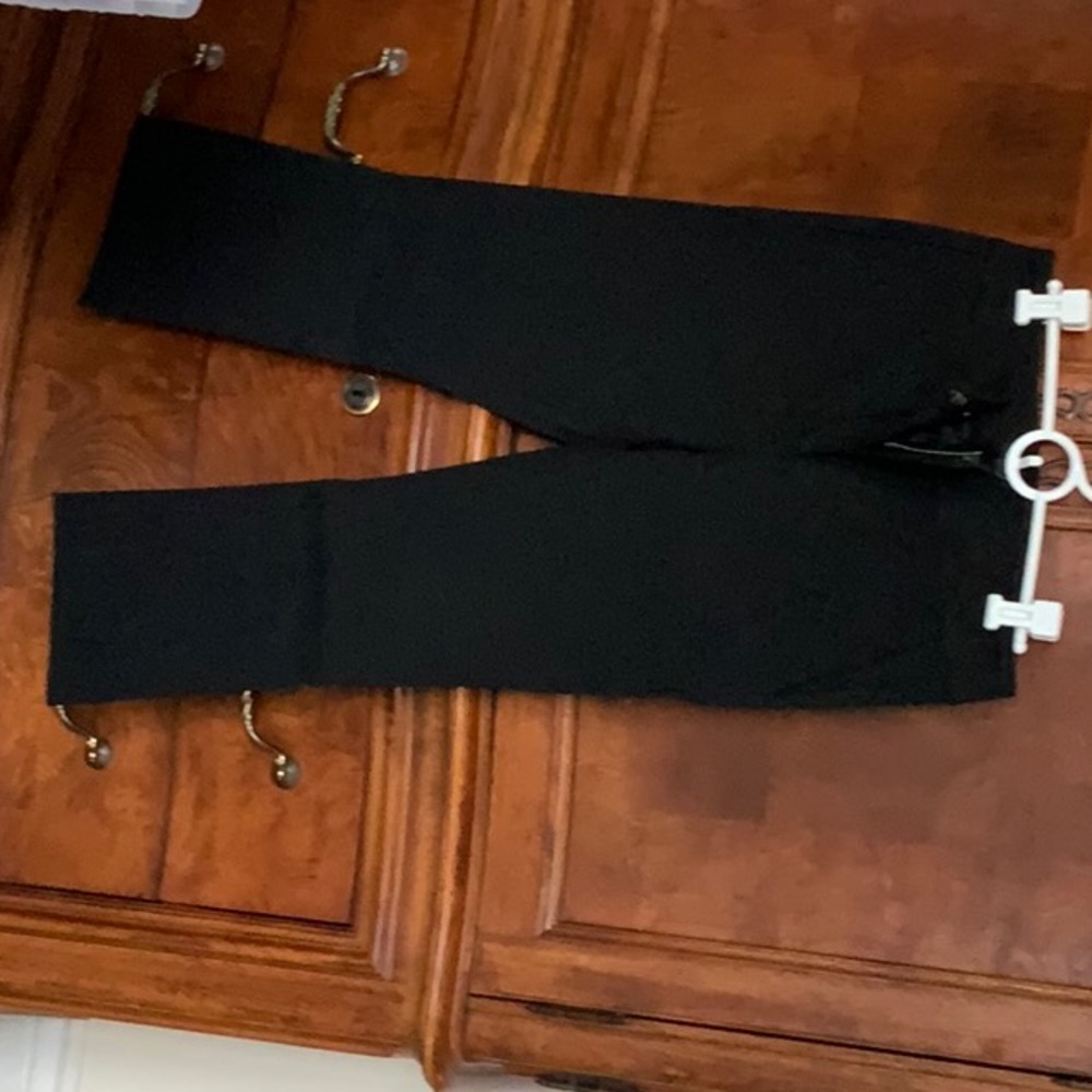 NWOT Loft dress black dress capris. Size 6P.